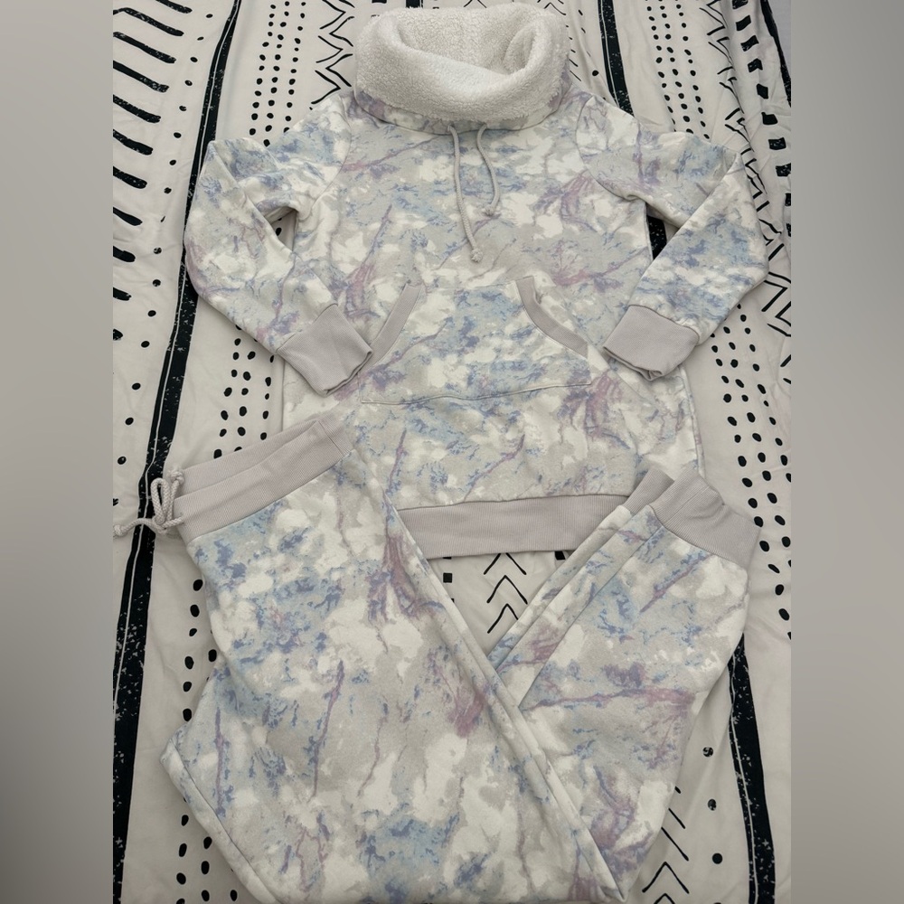 Pajamagram Neverworn Cozy Tie-Dye Lounge Set